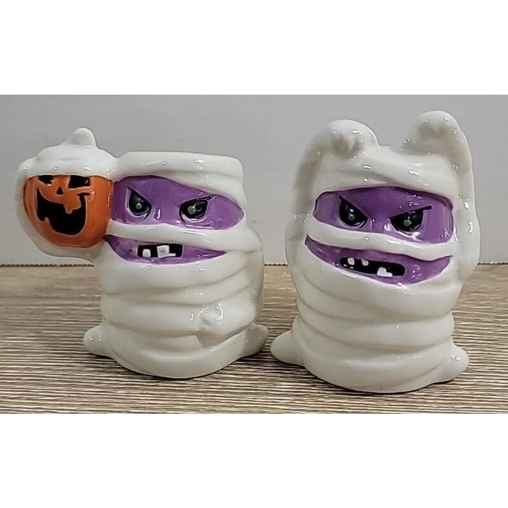Halloween Mummy Salt and Pepper Shakers Spooky Ceramic‎ Figurines 3in
